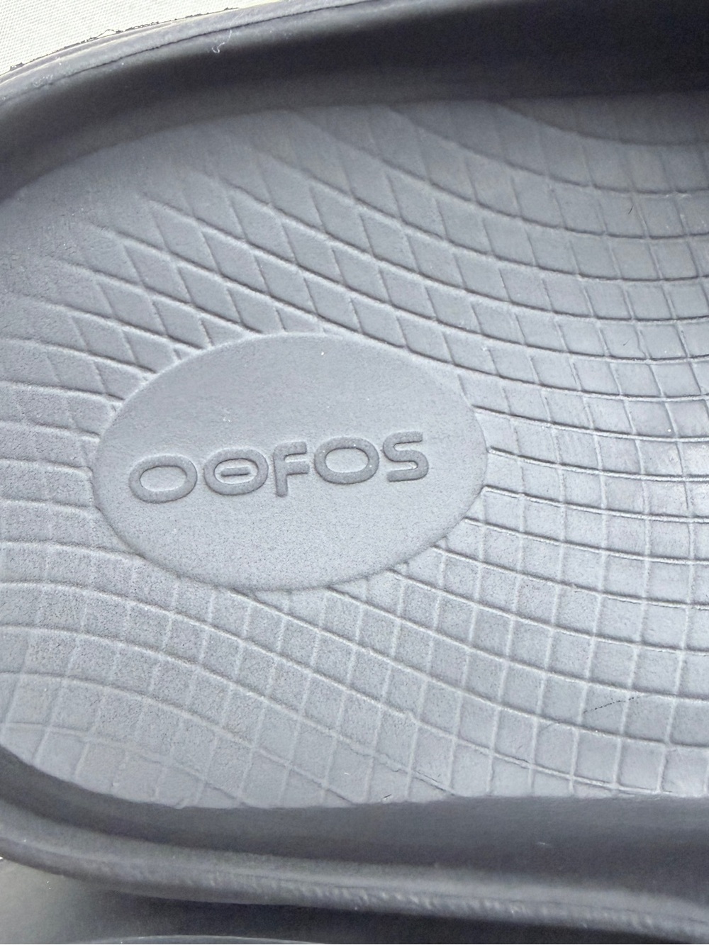 Oofos OOclog Recovery clog. Unisex - Picture 6 of 9